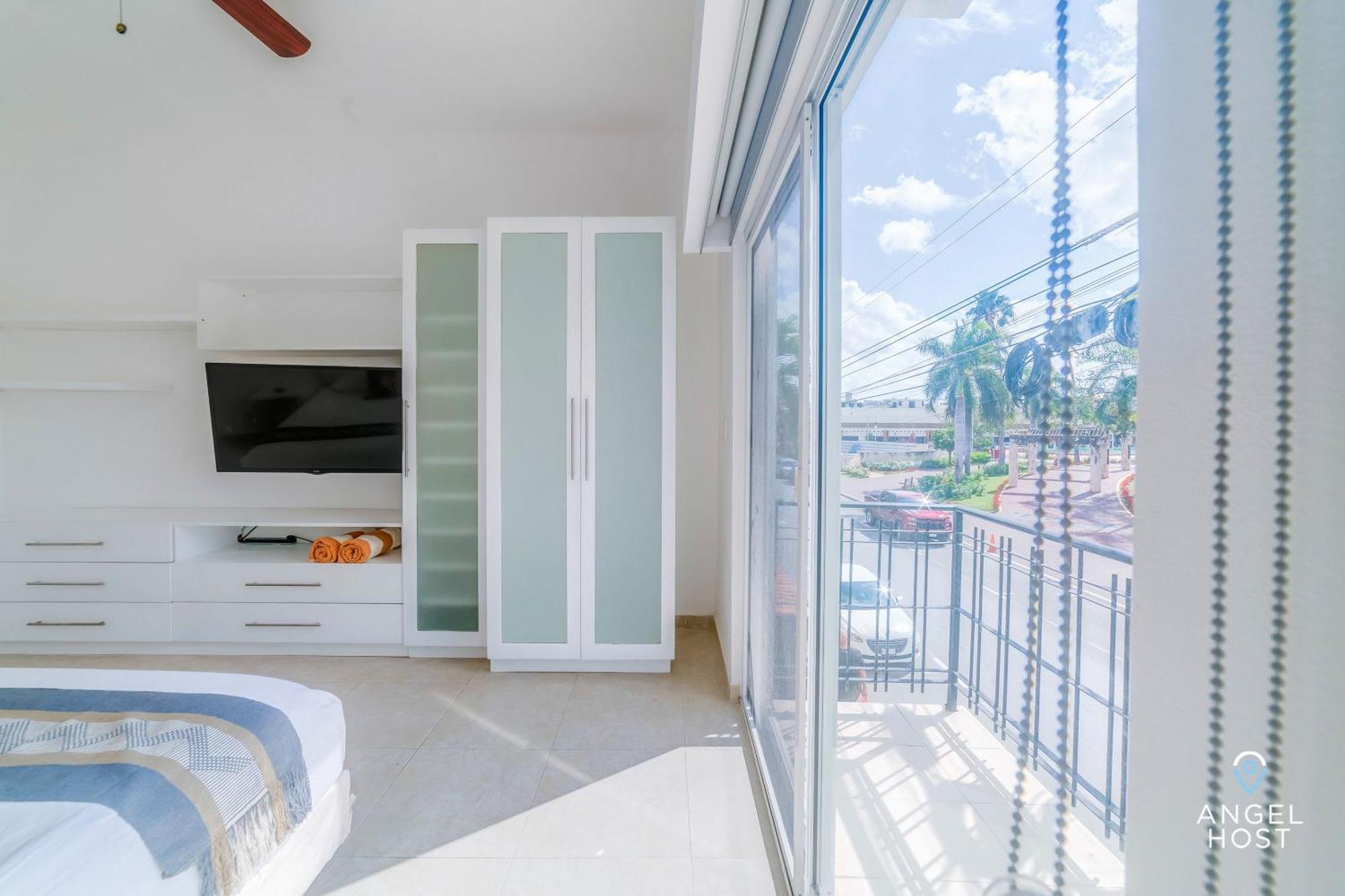 Ideal Group Getaway 4 Blocks To The & Pool Apartamento