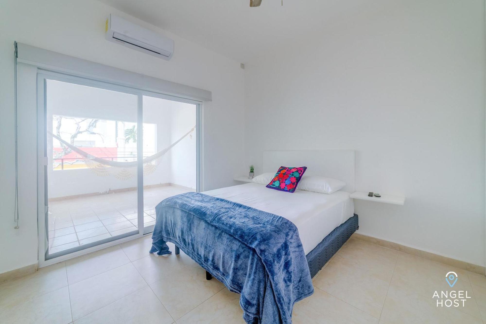 Ideal Group Getaway 4 Blocks To The & Pool Playa del Carmen