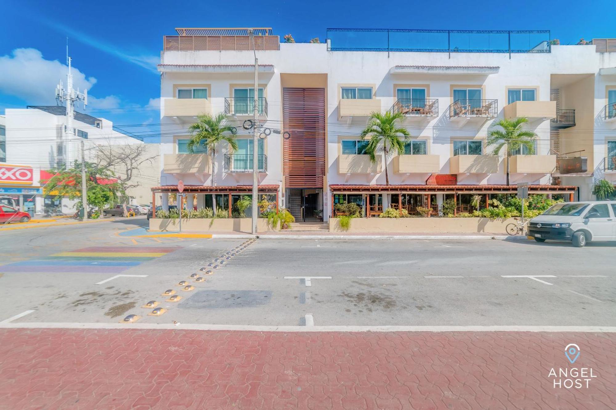 Ideal Group Getaway 4 Blocks To The & Pool