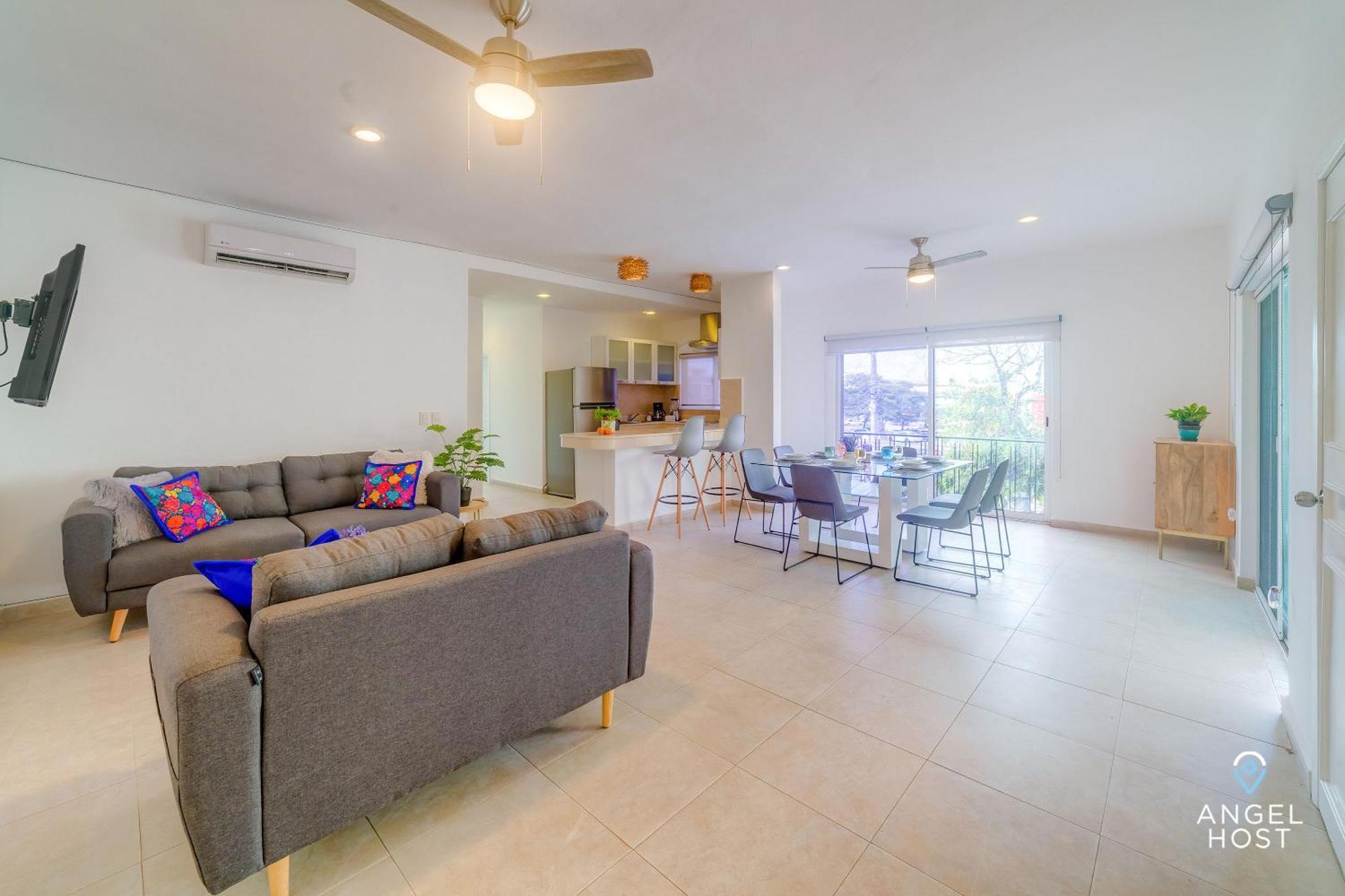 Ideal Group Getaway 4 Blocks To The & Pool *