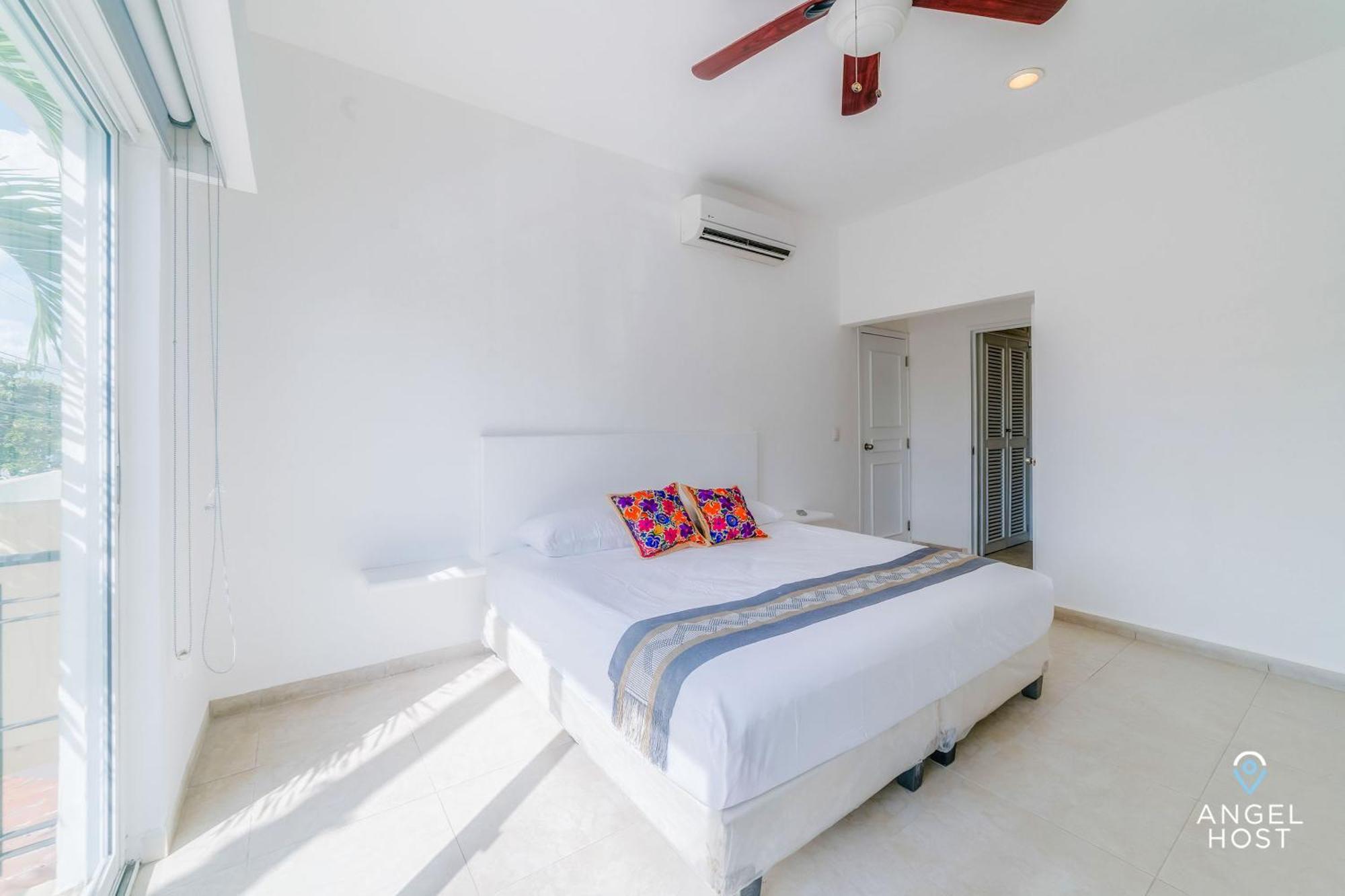 Ideal Group Getaway 4 Blocks To The & Pool Playa del Carmen